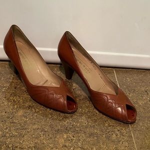 Women Vintage BRUNO MAGLI Braided Brown Leather Peep Toe Low Heel Pumps Size 7
